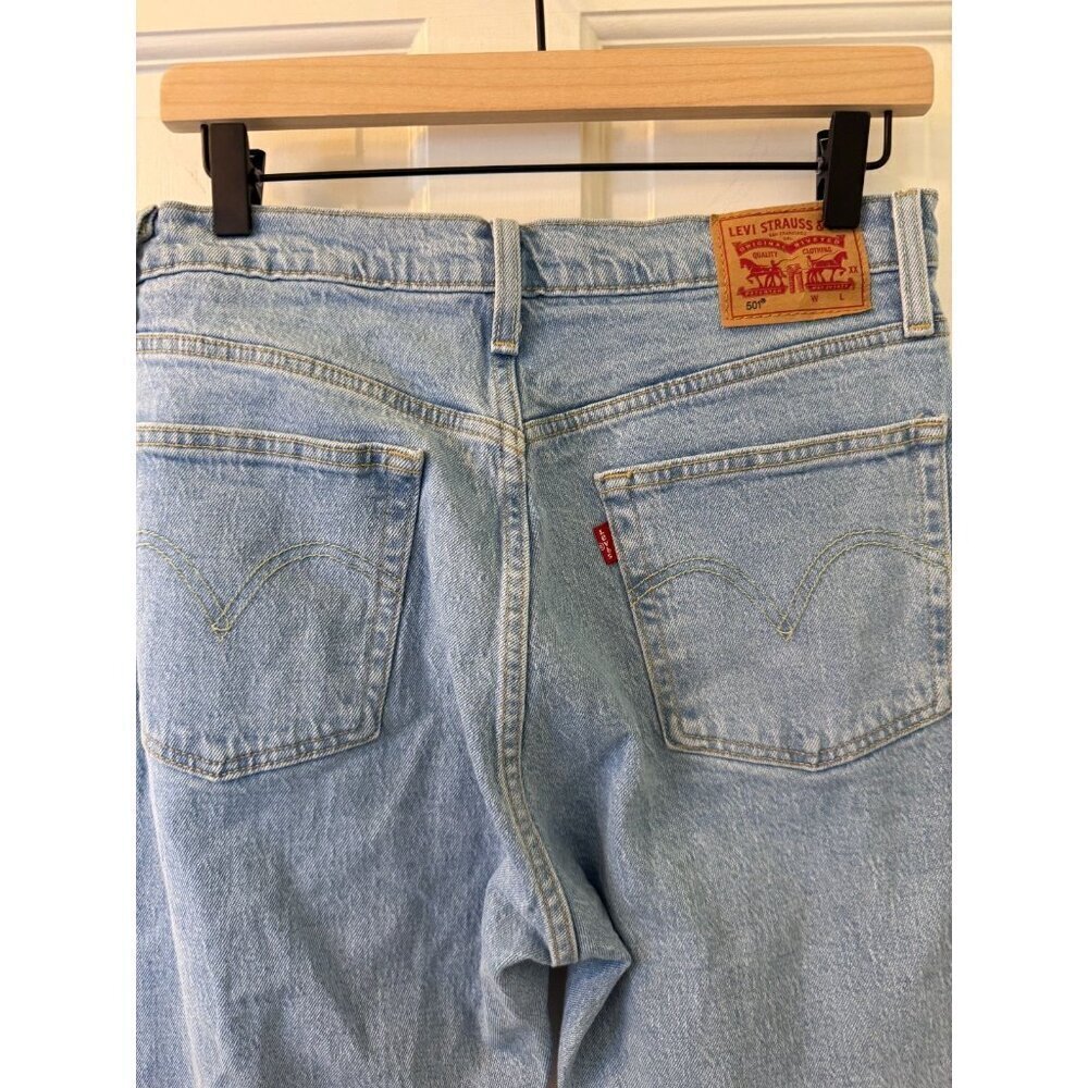 Levi's Women's 501 Light Blue Mom Style Fit Jeans Size 30WX26L - Picture 8 of 11